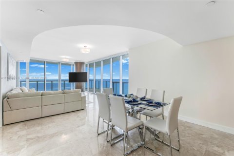 Condo in Sunny Isles Beach, Florida, 4 bedrooms  № 1700552 - photo 9