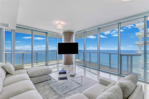 Condo in Sunny Isles Beach, Florida, 4 bedrooms  № 1700552 - photo 1