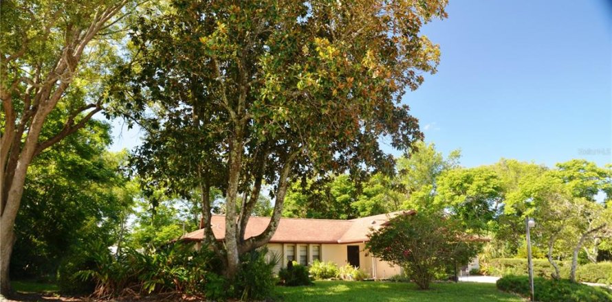 House in Deltona, Florida 3 bedrooms, 159.14 sq.m. № 1795362