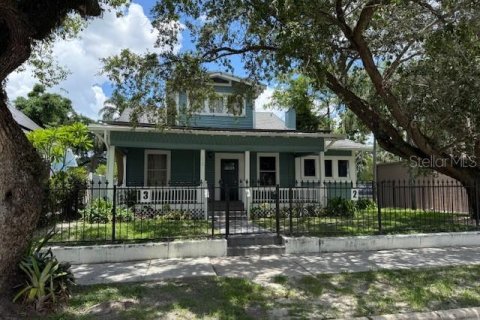 Casa en venta en Tampa, Florida, 6 dormitorios, 221.11 m2 № 1798083 - foto 1