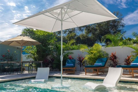 Casa en venta en Tampa, Florida, 6 dormitorios, 221.11 m2 № 1798083 - foto 5