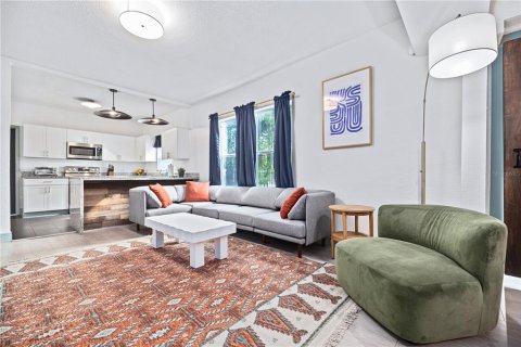 Casa en venta en Tampa, Florida, 6 dormitorios, 221.11 m2 № 1798083 - foto 13