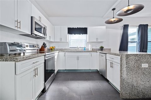 Casa en venta en Tampa, Florida, 6 dormitorios, 221.11 m2 № 1798083 - foto 18