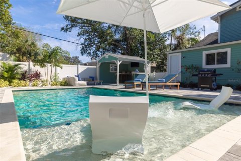 Casa en venta en Tampa, Florida, 6 dormitorios, 221.11 m2 № 1798083 - foto 3