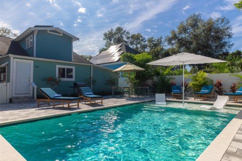 Casa en venta en Tampa, Florida, 6 dormitorios, 221.11 m2 № 1798083 - foto 4