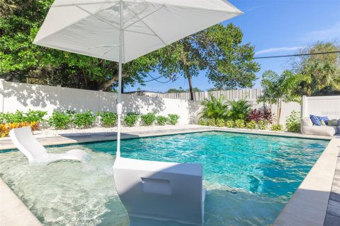 Casa en venta en Tampa, Florida, 6 dormitorios, 221.11 m2 № 1798083 - foto 7