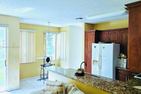 House in Pembroke Pines, Florida 4 bedrooms, 190.73 sq.m. № 1836176 - photo 28