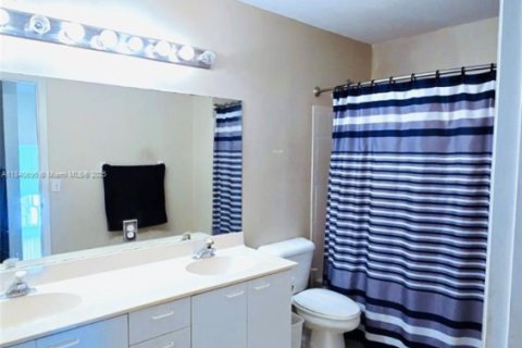 House in Pembroke Pines, Florida 4 bedrooms, 190.73 sq.m. № 1836176 - photo 17