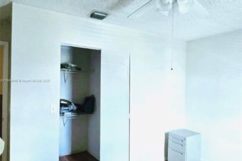 House in Pembroke Pines, Florida 4 bedrooms, 190.73 sq.m. № 1836176 - photo 12