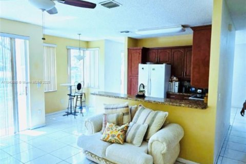 House in Pembroke Pines, Florida 4 bedrooms, 190.73 sq.m. № 1836176 - photo 21