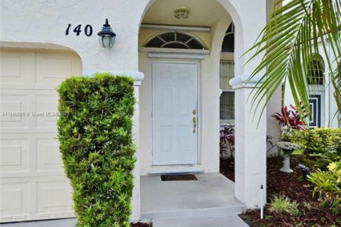 House in Pembroke Pines, Florida 4 bedrooms, 190.73 sq.m. № 1836176 - photo 1