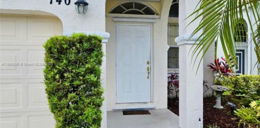 House in Pembroke Pines, Florida 4 bedrooms, 190.73 sq.m. № 1836176