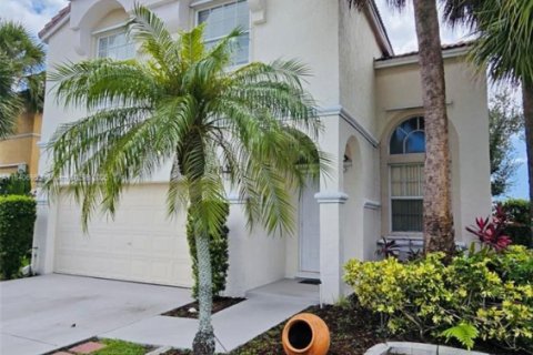 House in Pembroke Pines, Florida 4 bedrooms, 190.73 sq.m. № 1836176 - photo 2