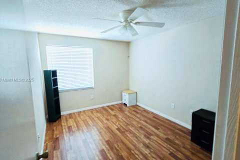 House in Pembroke Pines, Florida 4 bedrooms, 190.73 sq.m. № 1836176 - photo 13