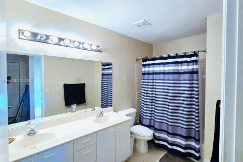 House in Pembroke Pines, Florida 4 bedrooms, 190.73 sq.m. № 1836176 - photo 16