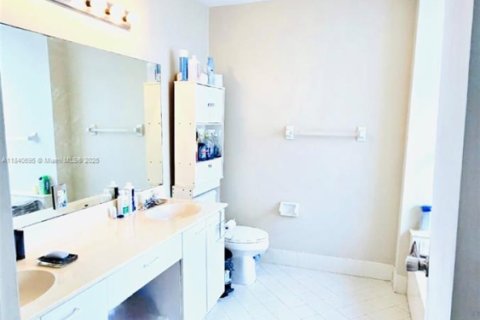 House in Pembroke Pines, Florida 4 bedrooms, 190.73 sq.m. № 1836176 - photo 9
