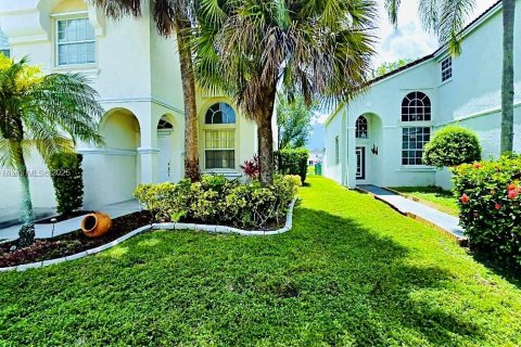 House in Pembroke Pines, Florida 4 bedrooms, 190.73 sq.m. № 1836176 - photo 5
