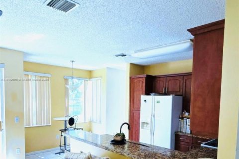 House in Pembroke Pines, Florida 4 bedrooms, 190.73 sq.m. № 1836176 - photo 27