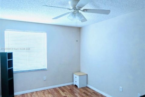 House in Pembroke Pines, Florida 4 bedrooms, 190.73 sq.m. № 1836176 - photo 18