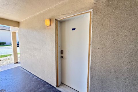Copropriété à louer à New Port Richey, Floride: 1 chambre, 67.63 m2 № 2167411 - photo 2