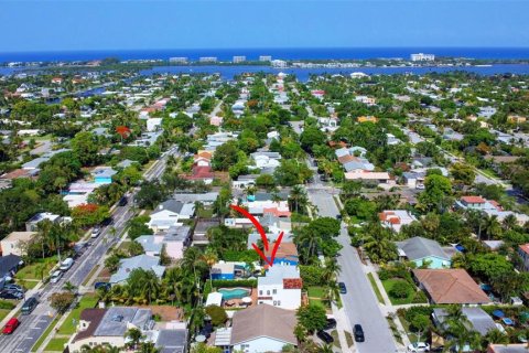 House in Lake Worth, Florida 5 bedrooms, 193.52 sq.m. № 1778844 - photo 5