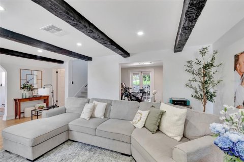 House in Lake Worth, Florida 5 bedrooms, 193.52 sq.m. № 1778844 - photo 15