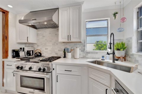House in Lake Worth, Florida 5 bedrooms, 193.52 sq.m. № 1778844 - photo 29