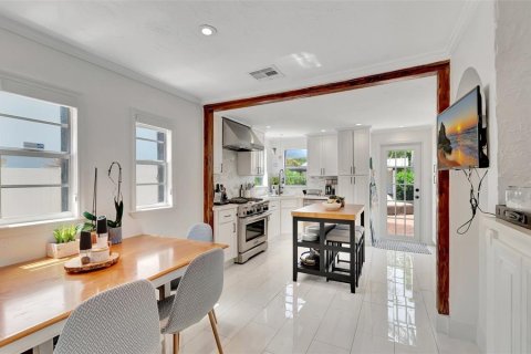 House in Lake Worth, Florida 5 bedrooms, 193.52 sq.m. № 1778844 - photo 22