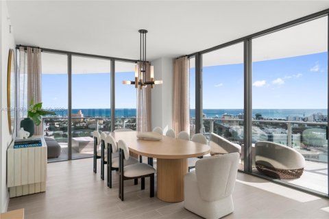 Condominio en Miami Beach, Florida, 4 dormitorios  № 2054225