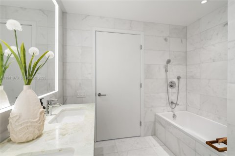 Condominio en alquiler en Miami Beach, Florida, 4 dormitorios, 328.41 m2 № 2054225 - foto 16