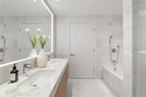 Condominio en alquiler en Miami Beach, Florida, 4 dormitorios, 328.41 m2 № 2054225 - foto 17