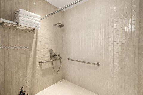 Condominio en alquiler en Miami Beach, Florida, 4 dormitorios, 328.41 m2 № 2054225 - foto 8