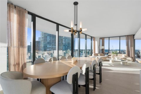 Condominio en alquiler en Miami Beach, Florida, 4 dormitorios, 328.41 m2 № 2054225 - foto 2