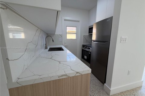 Villa ou maison à louer à Miami, Floride: 1 chambre, 48.77 m2 № 1973710 - photo 6