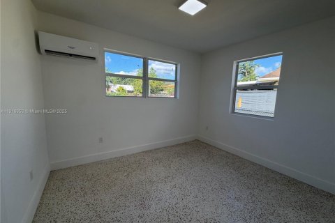 Villa ou maison à louer à Miami, Floride: 1 chambre, 48.77 m2 № 1973710 - photo 12