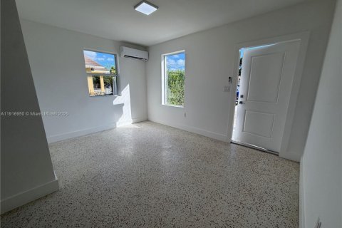 Villa ou maison à louer à Miami, Floride: 1 chambre, 48.77 m2 № 1973710 - photo 4