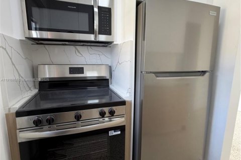 Villa ou maison à louer à Miami, Floride: 1 chambre, 48.77 m2 № 1973710 - photo 8