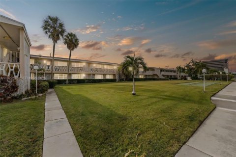 Купить кондоминиум в Халландейл-Бич, Флорида 1 спальня, 56.11м2, № 1982043 - фото 4