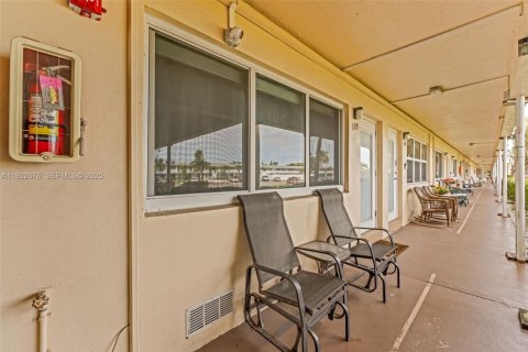 Купить кондоминиум в Халландейл-Бич, Флорида 1 спальня, 56.11м2, № 1982043 - фото 6