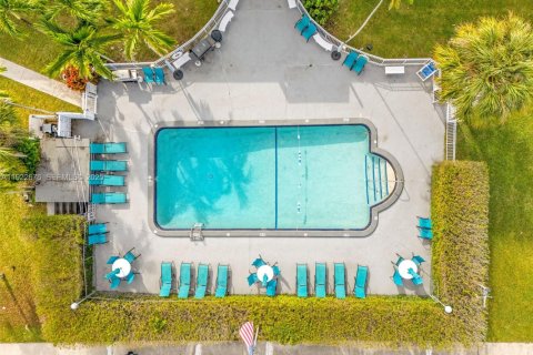 Купить кондоминиум в Халландейл-Бич, Флорида 1 спальня, 56.11м2, № 1982043 - фото 17