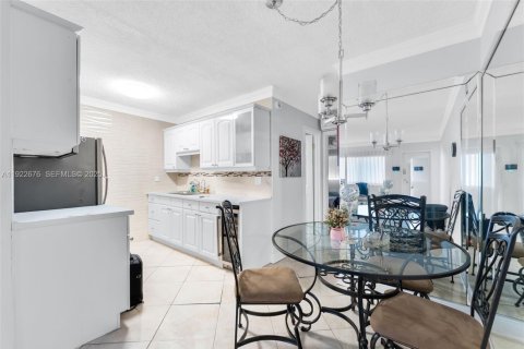 Купить кондоминиум в Халландейл-Бич, Флорида 1 спальня, 56.11м2, № 1982043 - фото 8