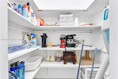 Купить кондоминиум в Халландейл-Бич, Флорида 1 спальня, 56.11м2, № 1982043 - фото 14