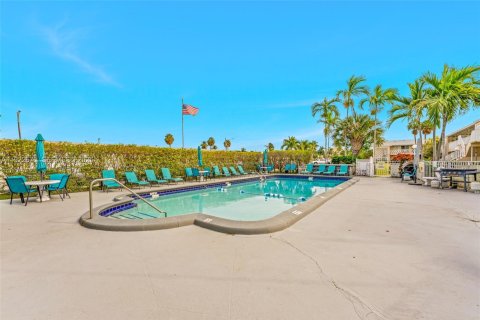 Купить кондоминиум в Халландейл-Бич, Флорида 1 спальня, 56.11м2, № 1982043 - фото 15