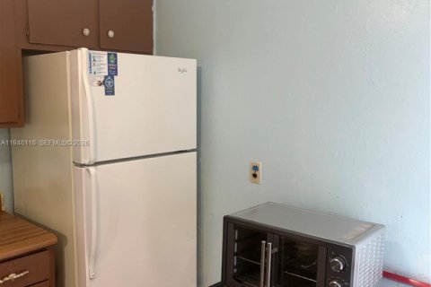 Villa ou maison à vendre à Lehigh Acres, Floride: 2 chambres № 2005901 - photo 4