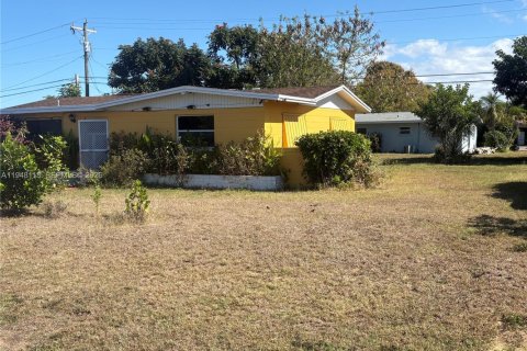 Villa ou maison à vendre à Lehigh Acres, Floride: 2 chambres № 2005901 - photo 2
