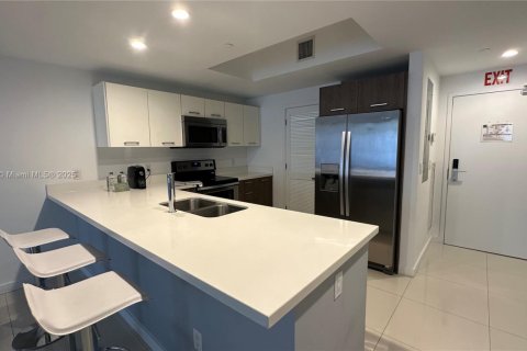 Condo in Bay Harbor Islands, Florida, 2 bedrooms  № 2053822 - photo 3