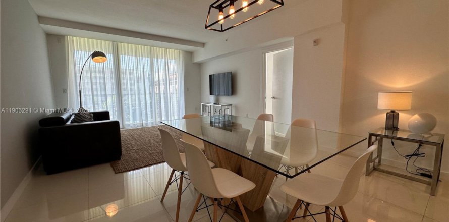 Condo in Bay Harbor Islands, Florida, 2 bedrooms  № 2053822