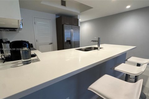 Condo in Bay Harbor Islands, Florida, 2 bedrooms  № 2053822 - photo 8