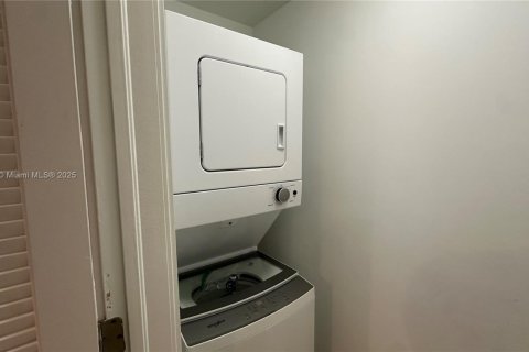 Condo in Bay Harbor Islands, Florida, 2 bedrooms  № 2053822 - photo 7