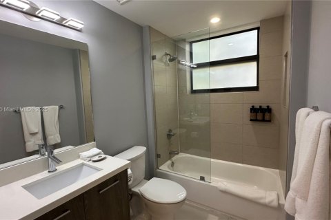 Condo in Bay Harbor Islands, Florida, 2 bedrooms  № 2053822 - photo 28